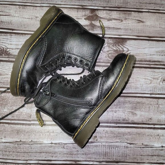 Doc Martens Kids Size 11 - Picture 1 of 7